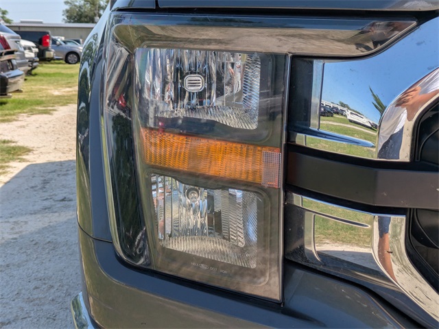 Vehicle image 10 of 31