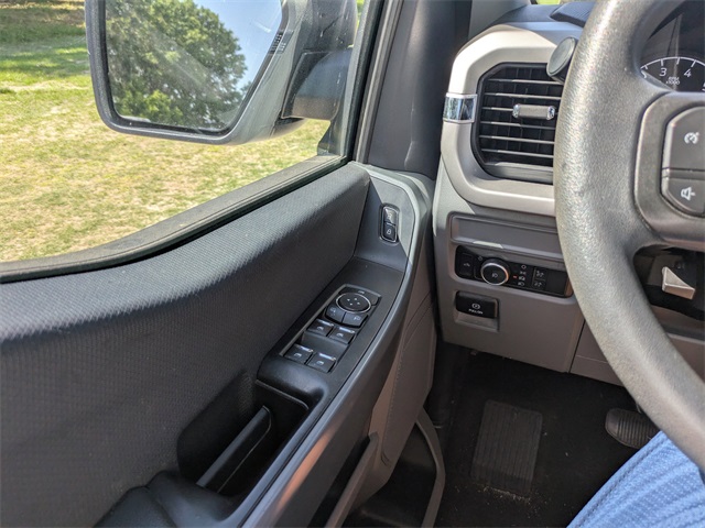 Vehicle image 27 of 31