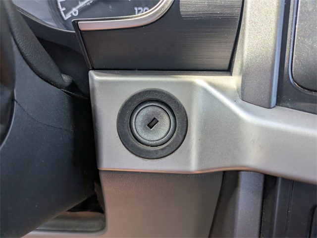 Vehicle image 30 of 31