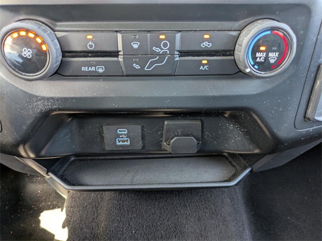 Vehicle image 23 of 31