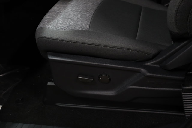 Vehicle image 13 of 31