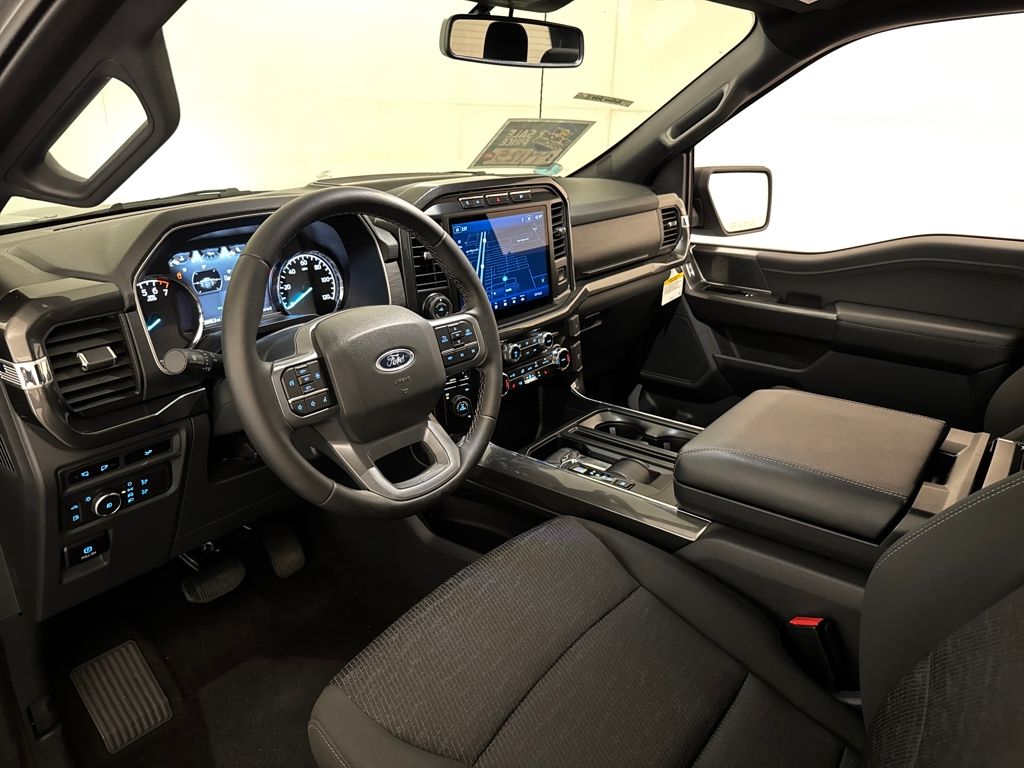 2023 Ford F-150 XLT Image 16 of 46