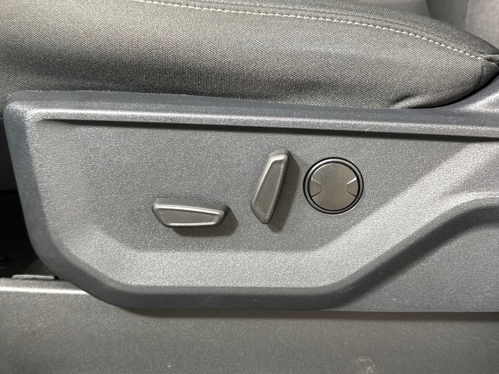 2023 Ford F-150 XLT Image 38 of 46
