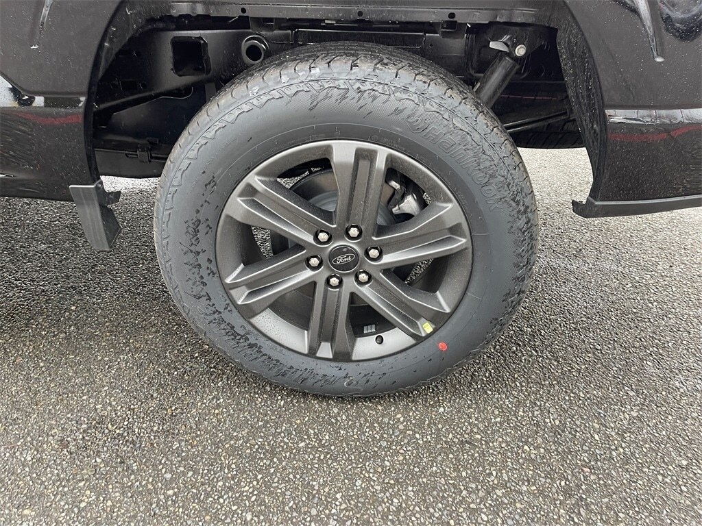 Vehicle image 31 of 32