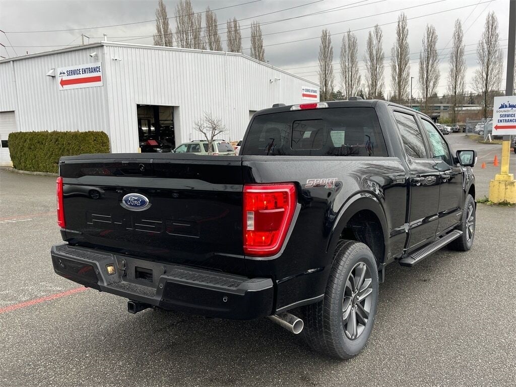 Vehicle image 27 of 32