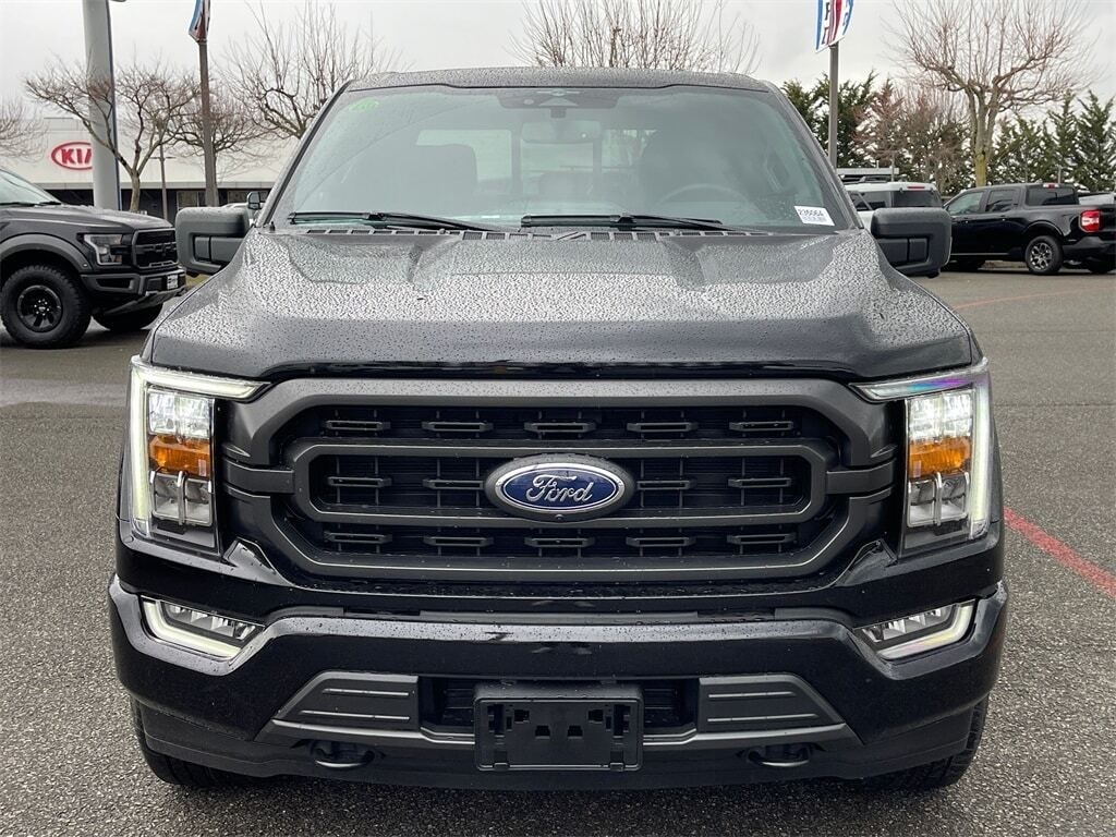 Vehicle image 24 of 32