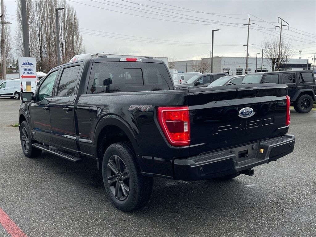 Vehicle image 29 of 32