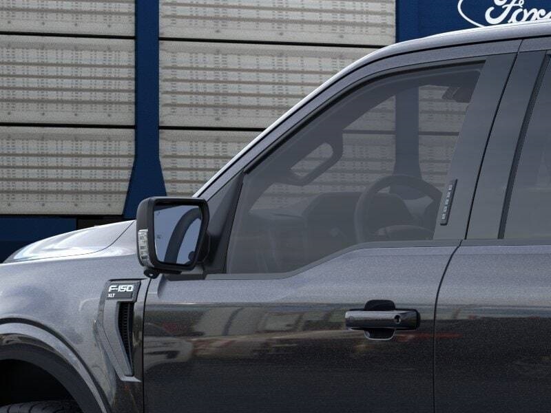 Vehicle image 20 of 32