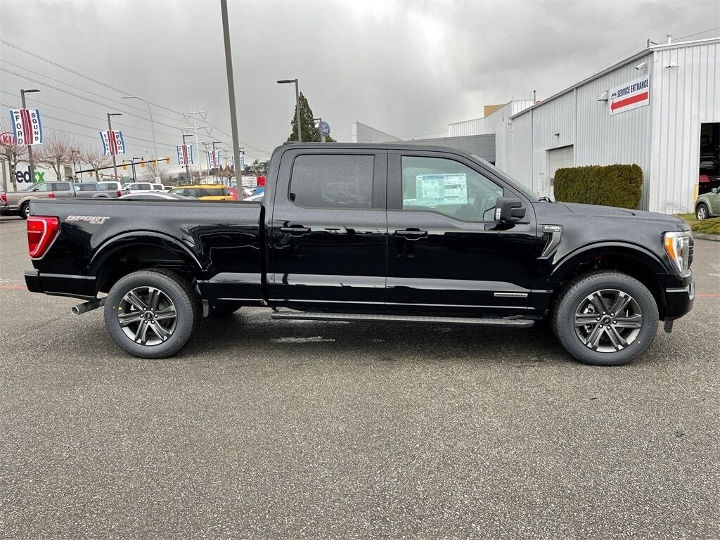 Vehicle image 26 of 32
