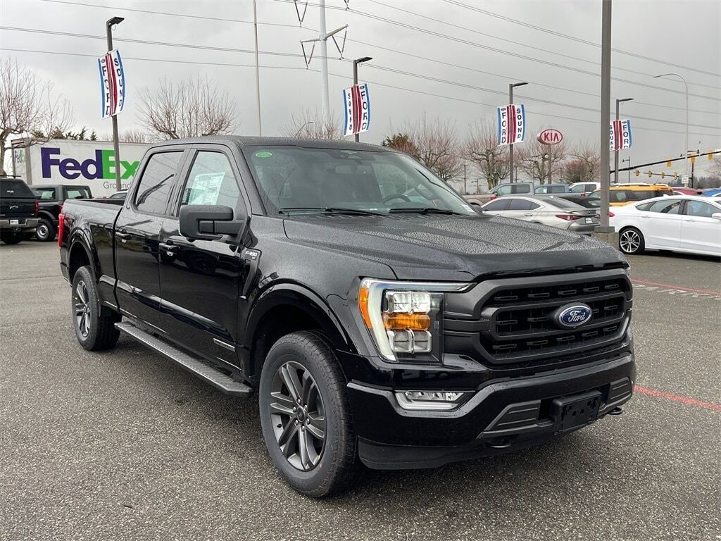 Vehicle image 25 of 32