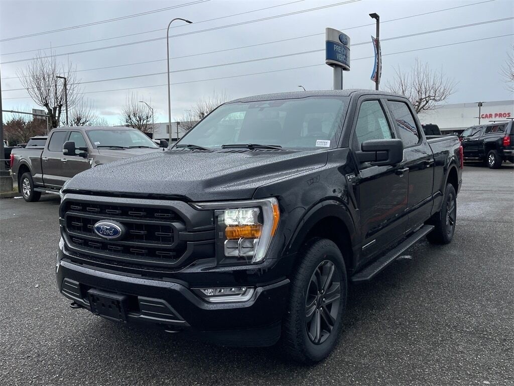 Vehicle image 23 of 32
