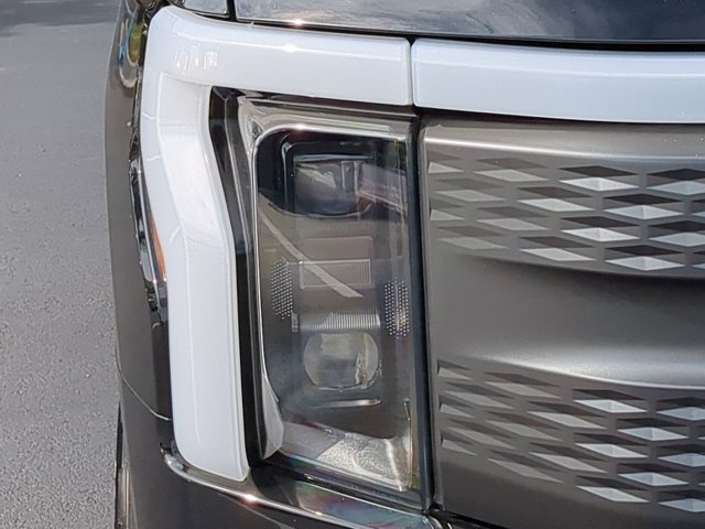 Vehicle image 10 of 30