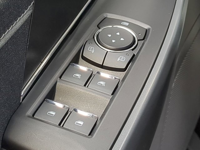 Vehicle image 24 of 30