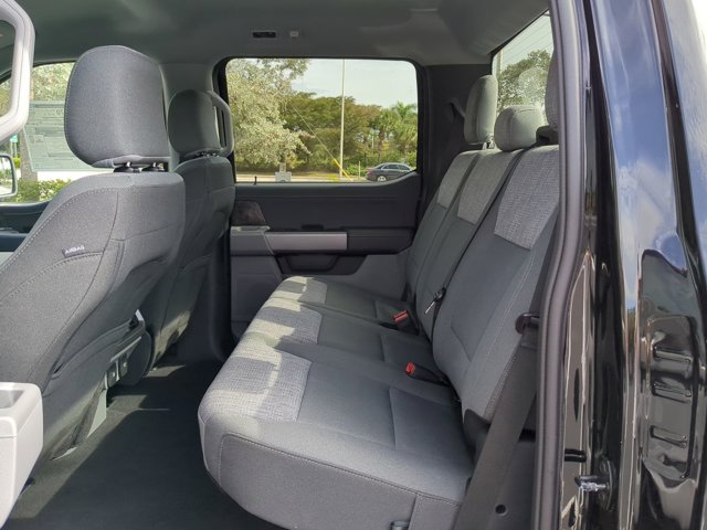Vehicle image 14 of 30