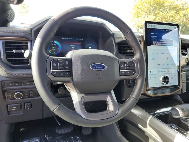 Vehicle image 19 of 23