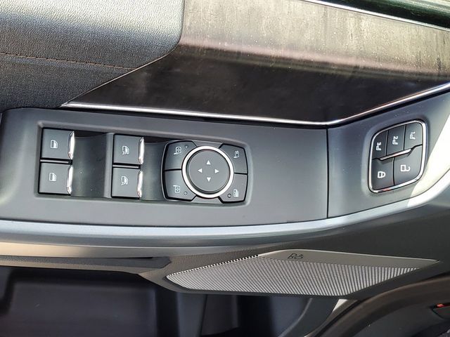 Vehicle image 15 of 23