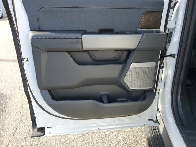 Vehicle image 9 of 23