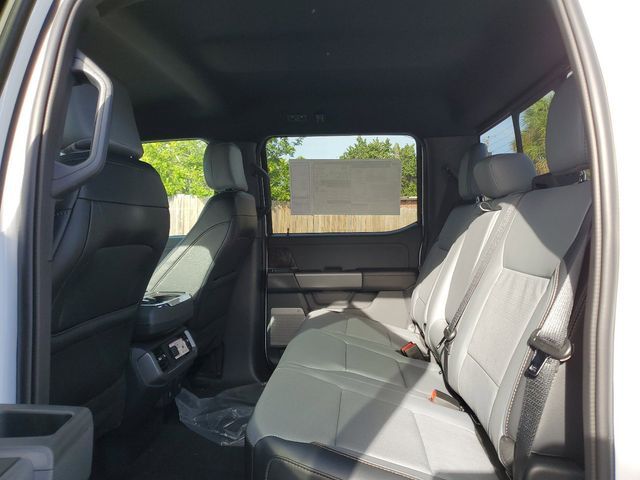 Vehicle image 11 of 23