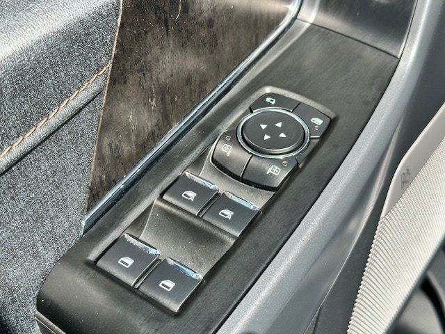 Vehicle image 29 of 47