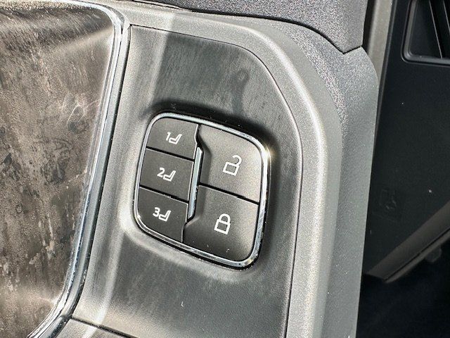 Vehicle image 31 of 47