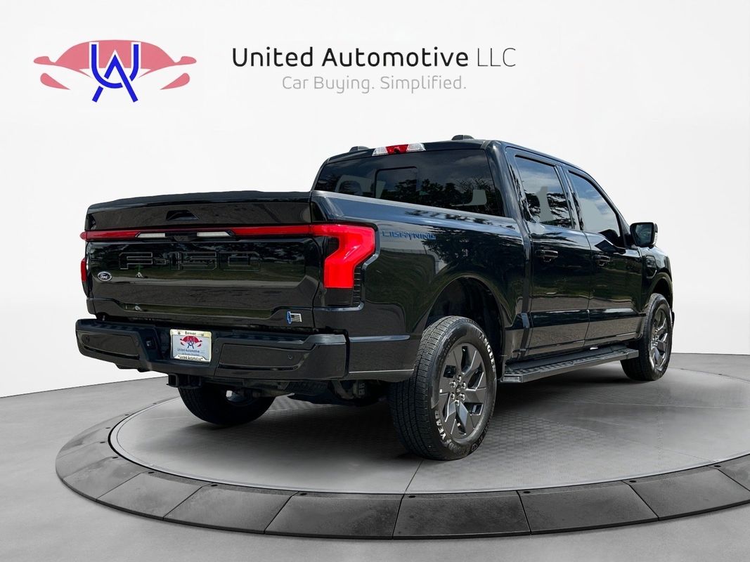 Vehicle image 5 of 47