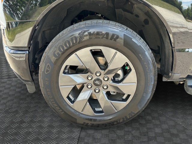 Vehicle image 44 of 47