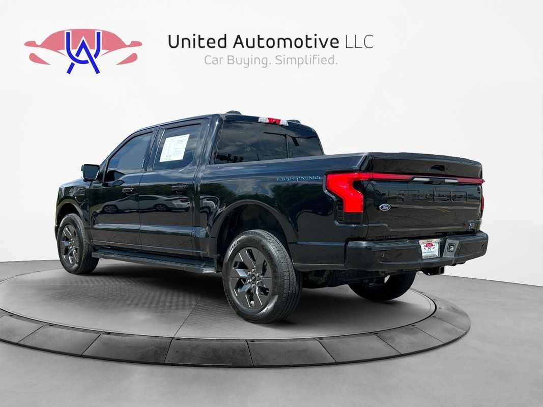 Vehicle image 8 of 47