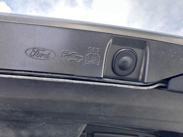 Vehicle image 37 of 47