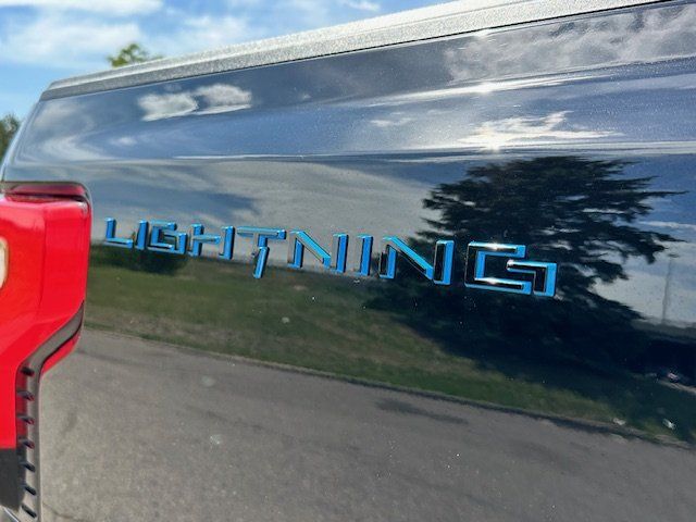 Vehicle image 42 of 47