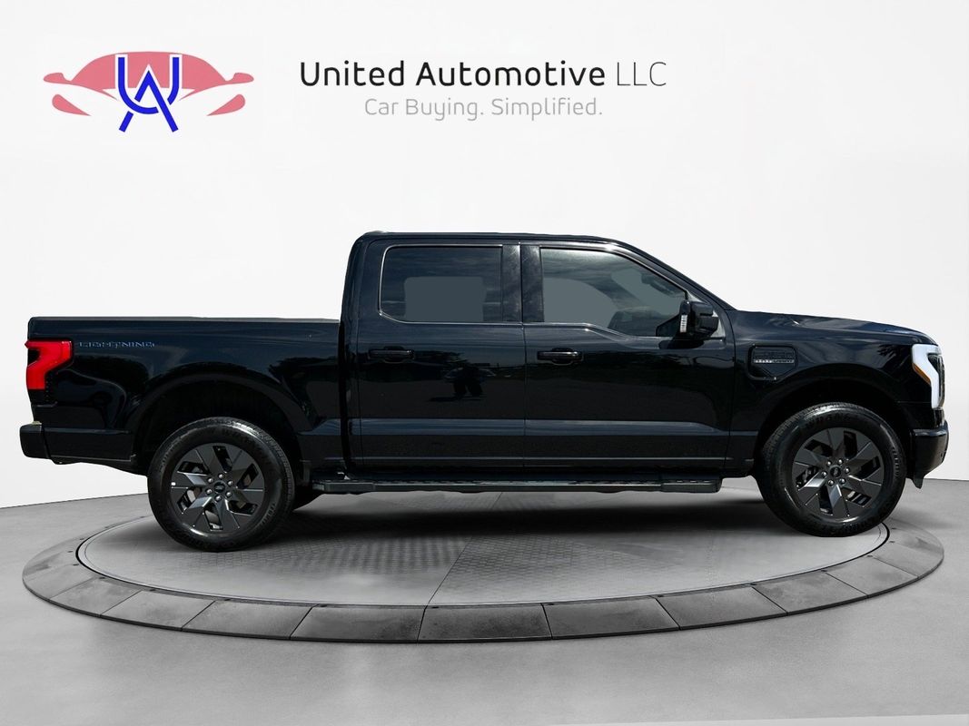 Vehicle image 4 of 47
