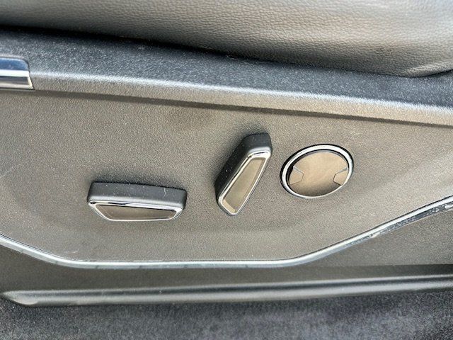 Vehicle image 30 of 47