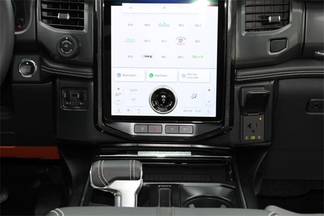 2023 Ford F-150 Lightning Platinum Image 9 of 21