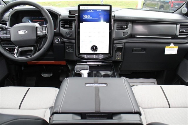 2023 Ford F-150 Lightning Platinum Image 6 of 21