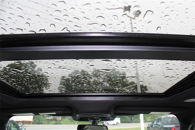 2023 Ford F-150 Lightning Platinum Image 5 of 21