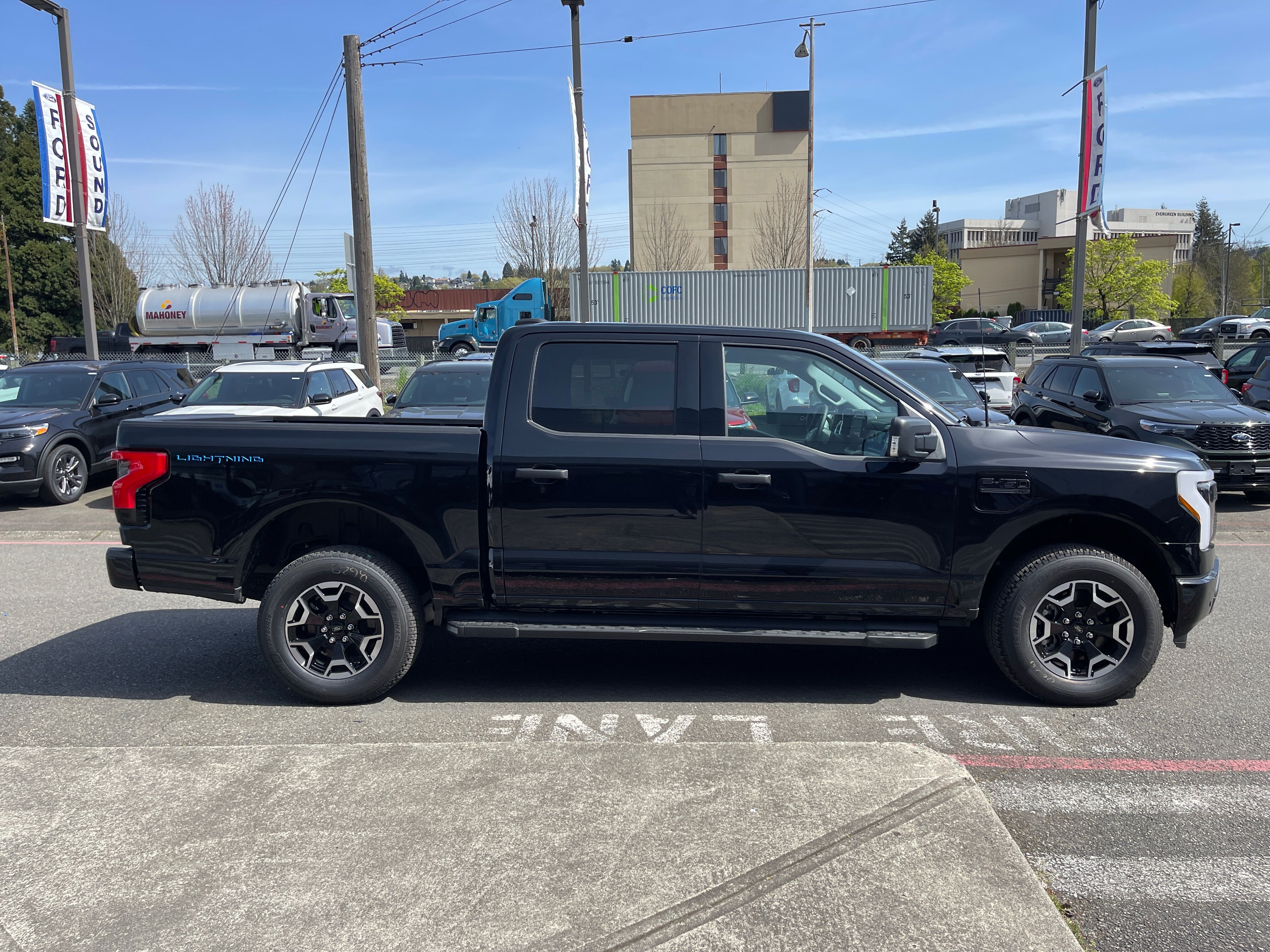 Vehicle image 4 of 10