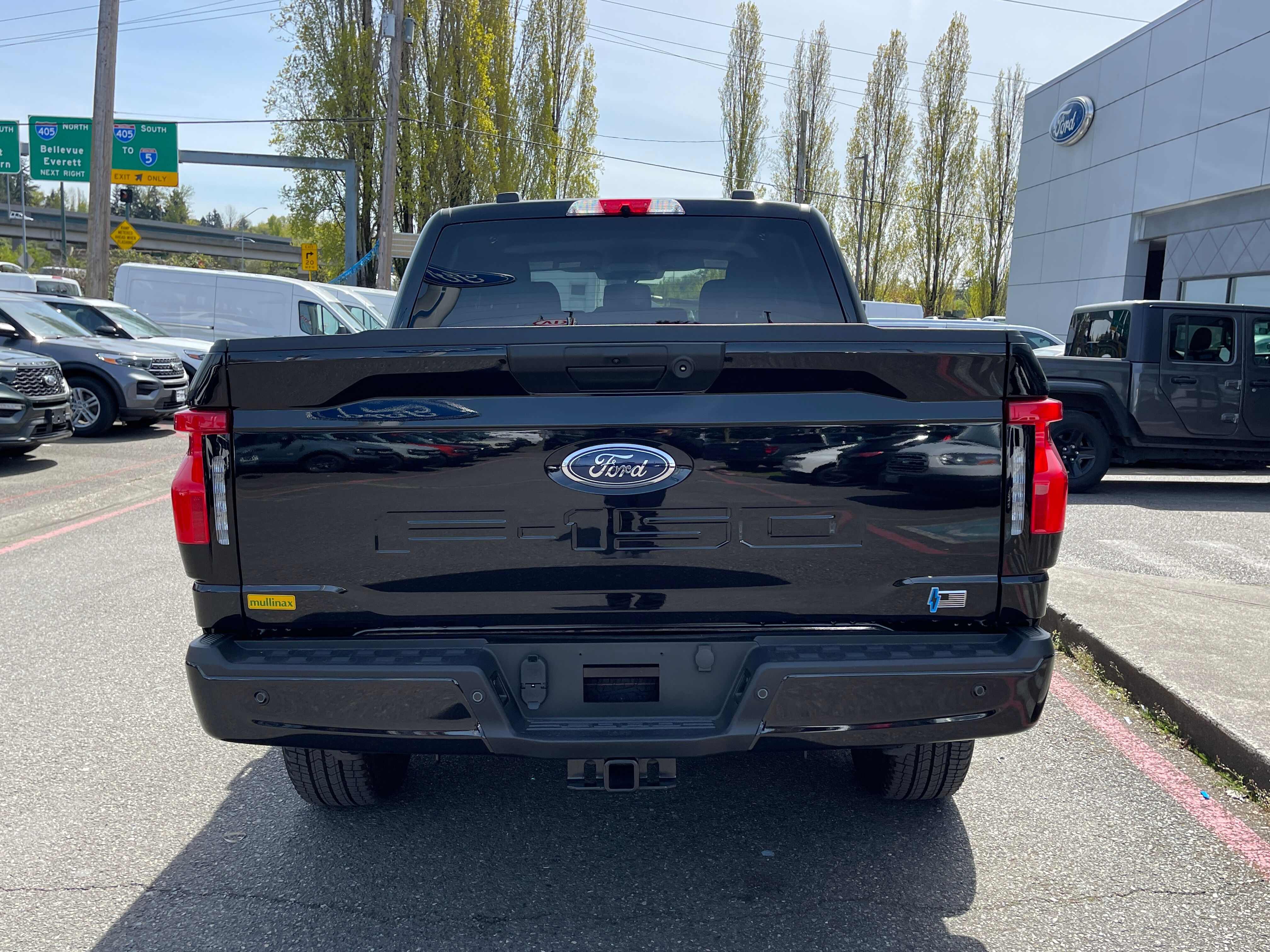 Vehicle image 6 of 10