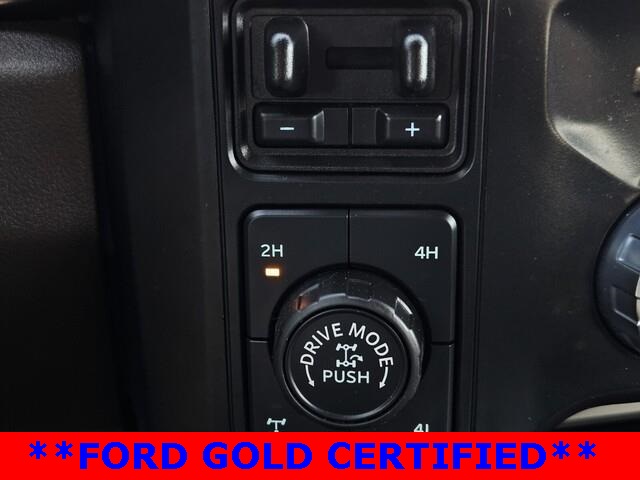 Vehicle image 23 of 32
