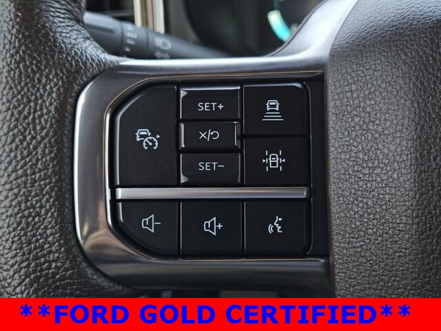 Vehicle image 26 of 32