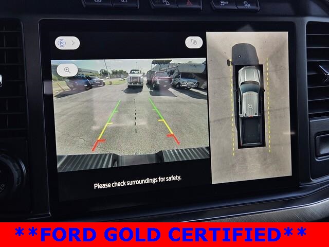 Vehicle image 21 of 32