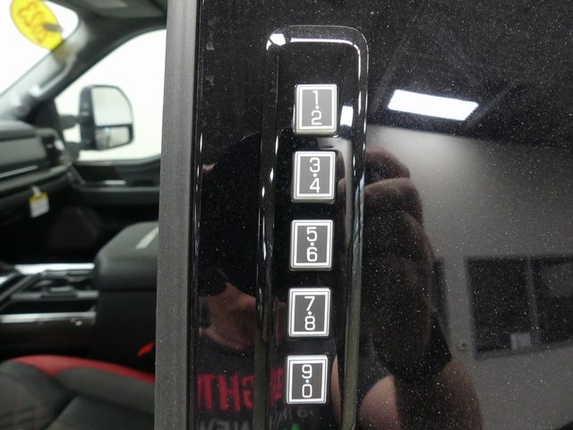 2023 Ford F-250 Lariat Image 12 of 40