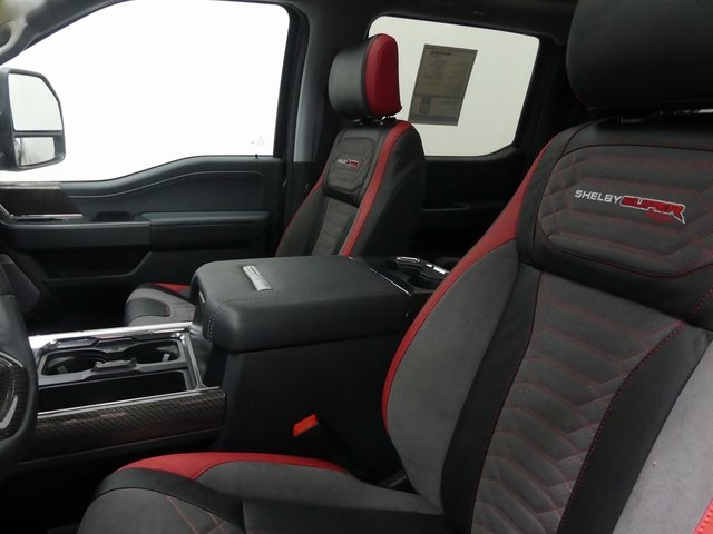 2023 Ford F-250 Lariat Image 7 of 40