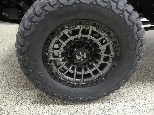 2023 Ford F-250 Lariat Image 9 of 40