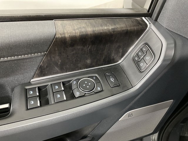 Vehicle image 14 of 41