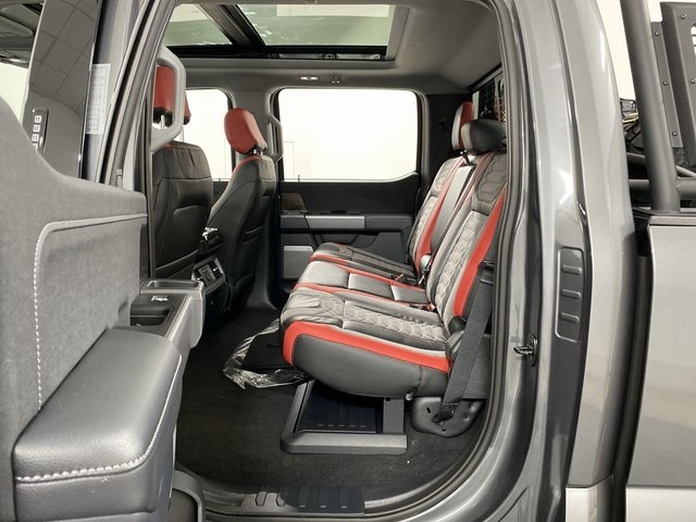 Vehicle image 32 of 41