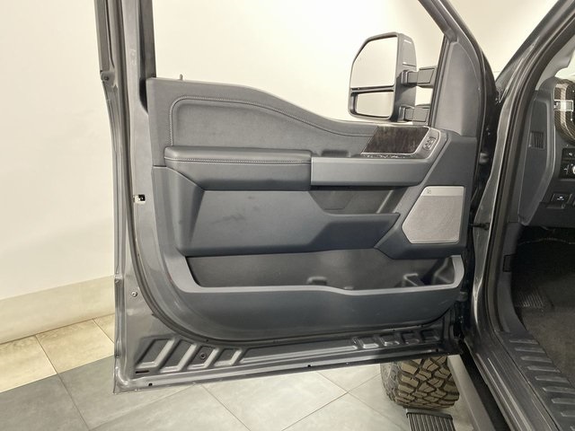 Vehicle image 13 of 41