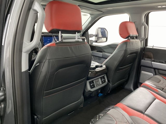 Vehicle image 33 of 41