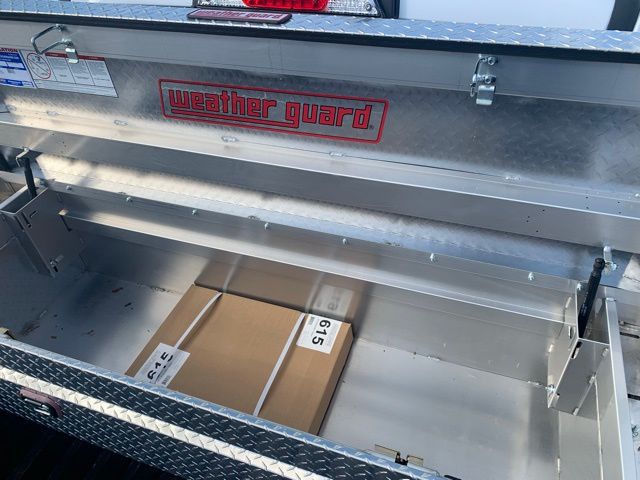 Vehicle image 18 of 34