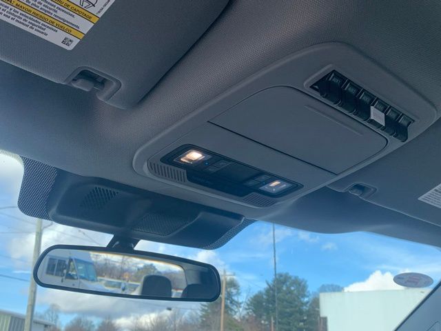 Vehicle image 27 of 34