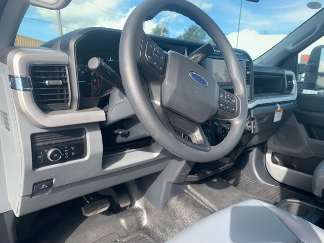 Vehicle image 21 of 34