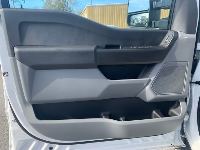 Vehicle image 19 of 34